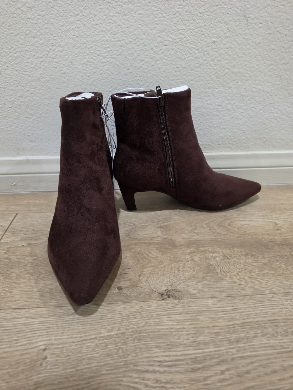NWT Universal Thread Brown Taylor Kitten Heel Ankle Boots - Size 6.5